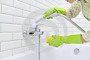 Steam cleaning the bathroom, cleaning without use of chemical detergents, using steamer