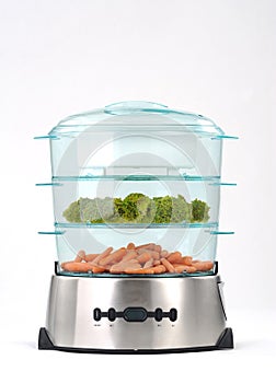 Steam cooker with vegetables