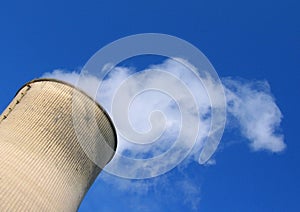 Steam cooling tower power plant