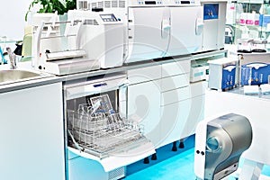 Steam sterilizers and autoclaves