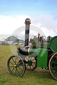 Steam traction engine