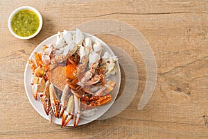 Steamed blue crab with spicy seafood sauce