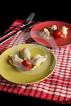 Steamed chinese jiaozi with tomato