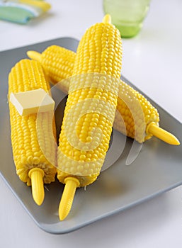 Steamed corn cobs