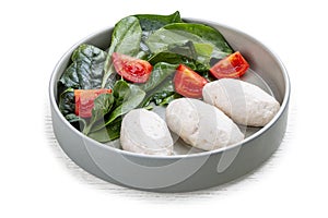Steamed cutlets of three kinds of white meat with fresh spinach and tomatoes
