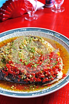 Steamed fish head with chopped pepper