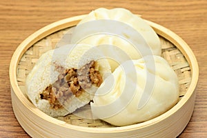 Steamed meat bun