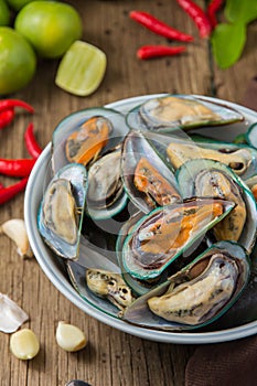 Steamed mussels with spicy seafood dipping sauce