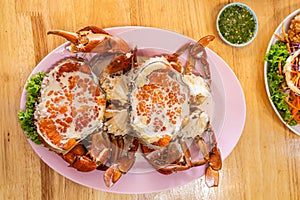 steamed roe crab with milk