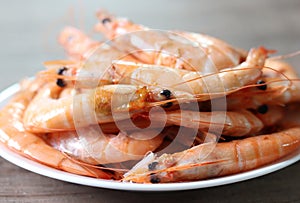 Steamed shrimp dish that goes well with alcohol among Korean dishes.