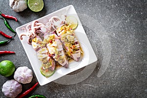 Steamed Squids with Spicy Chili and Lemon Sauce