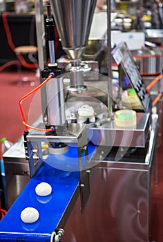 Steamed stuff bun machine