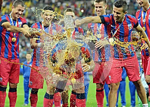Steaua Players throw beer on Iasmin Latovlevici