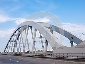 Steel arch of the combined road and railroad bridge