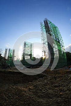 Steel bridge construction with scaffolding