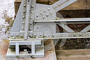 Steel construction, lattice connected by an old method for rivet