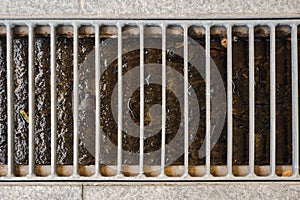 Steel grating on trapped drainage gutter