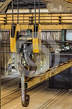 Steel hook with linear traverse of industrial overhead crane