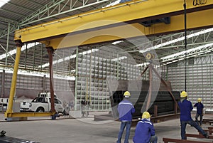 Steel moving with gantry crane