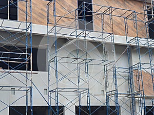 Steel scaffolding in front of the building being constructed