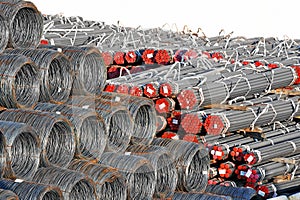 Steel wire roll and pipe