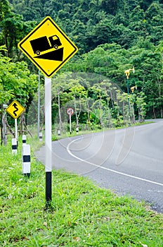 Steep grade hill traffic sign on road.