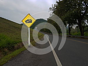 Steep grade hill traffic sign on road.