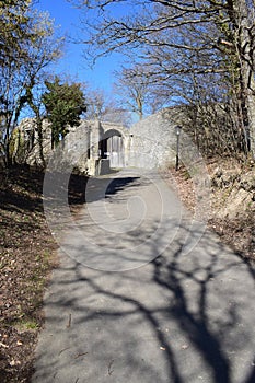 steep path to the gate of Burg OlbrÃ¼ck