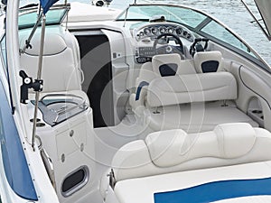 Steering wheel command pilot place on a luxury yacht