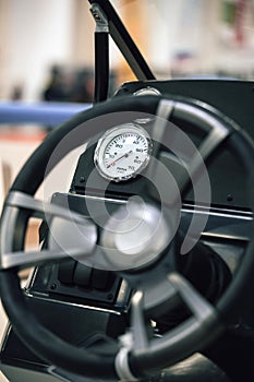 Steering wheel and dashboard of a motor boat