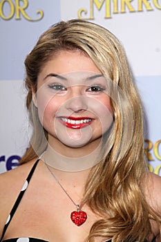 Stefanie Scott