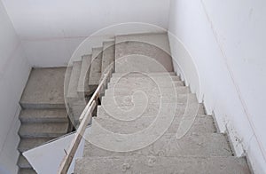 step down concrete in new house structure use lightweight cement brick and white lintel plaster to joint for reinforce in site