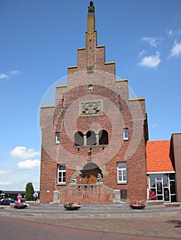 Step gable building