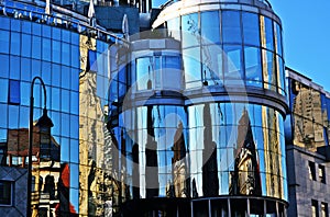 Stephansdom reflection on Haas-Haus in Wien