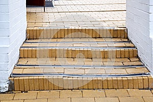 Steps with rubber non-slip strips.