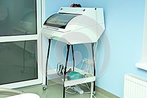 Sterilization of medical instrument with ultraviolet lamp