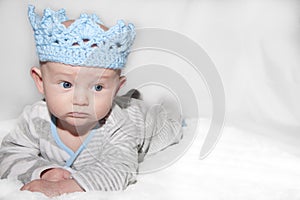 Stern Baby Wearing Blue Knit Crown