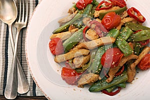 Stewed chicken breast with green bell pepper, young peas and tom