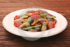 Stewed chicken breast with green bell pepper, young peas and tom