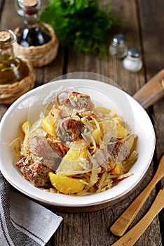 Stewed potatoes with cabbage, carrots, onions, tomato sauce and pork ribs.