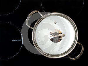 Stewpot on induction cooker