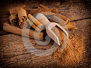Sticks and ground ceylon cinnamon