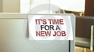 Sticky note on the computer. Text BUSINESS INCUBATOR