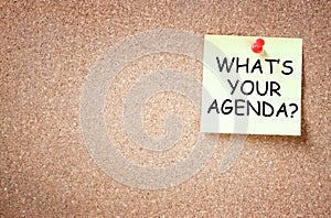 Sticky note with the phrase whats your agenda. room for text.