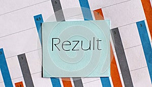 Sticky notes with text REZULT on the diagram