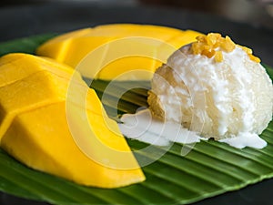 Sticky rice coconut milk with mango