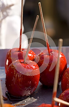 Sticky toffee apples