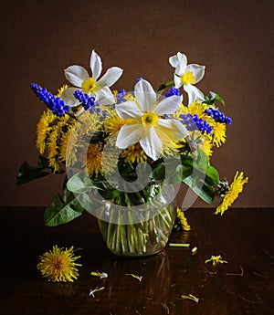 Still life with dandelions and daffodils