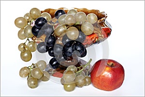 Still life with grapes and apple, 2017