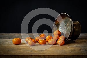 Still life with ripe oranges